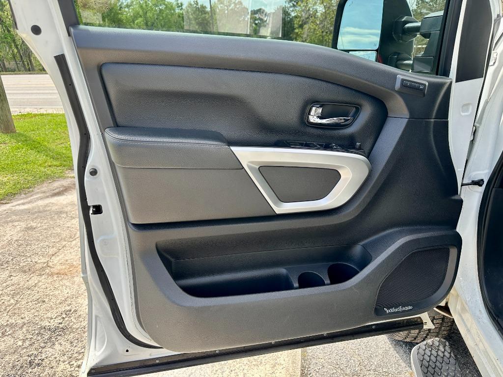 2017 Nissan Titan XD SL photo