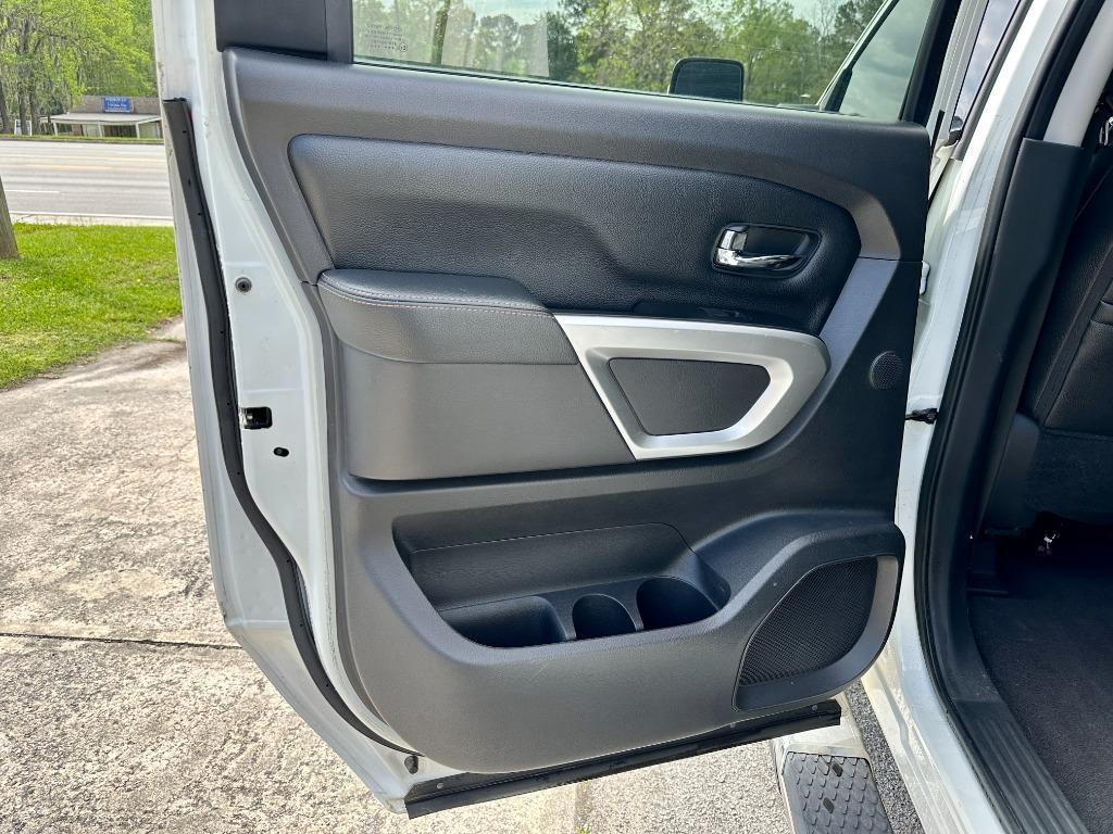 2017 Nissan Titan XD SL photo