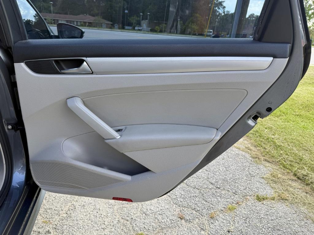2019 Volkswagen Passat - $10,500
