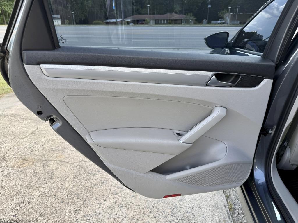 2019 Volkswagen Passat - $10,500