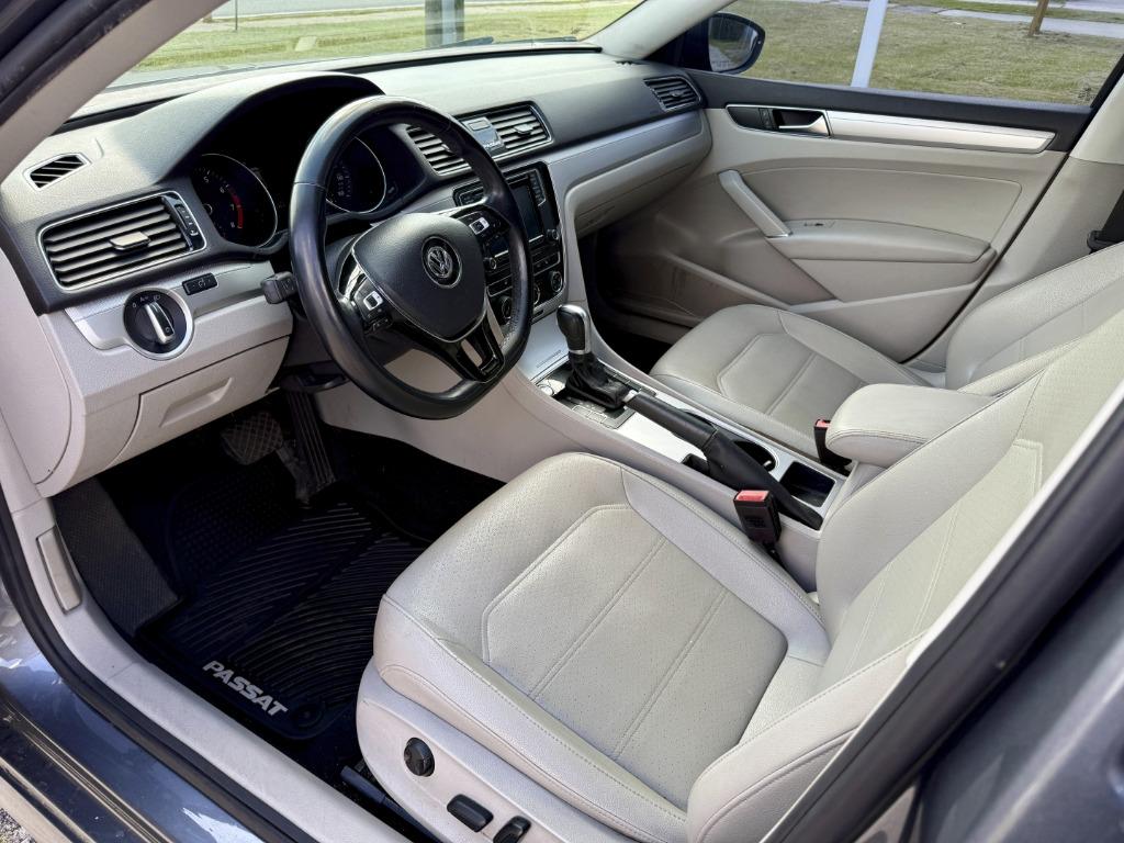 2019 Volkswagen Passat - $10,500