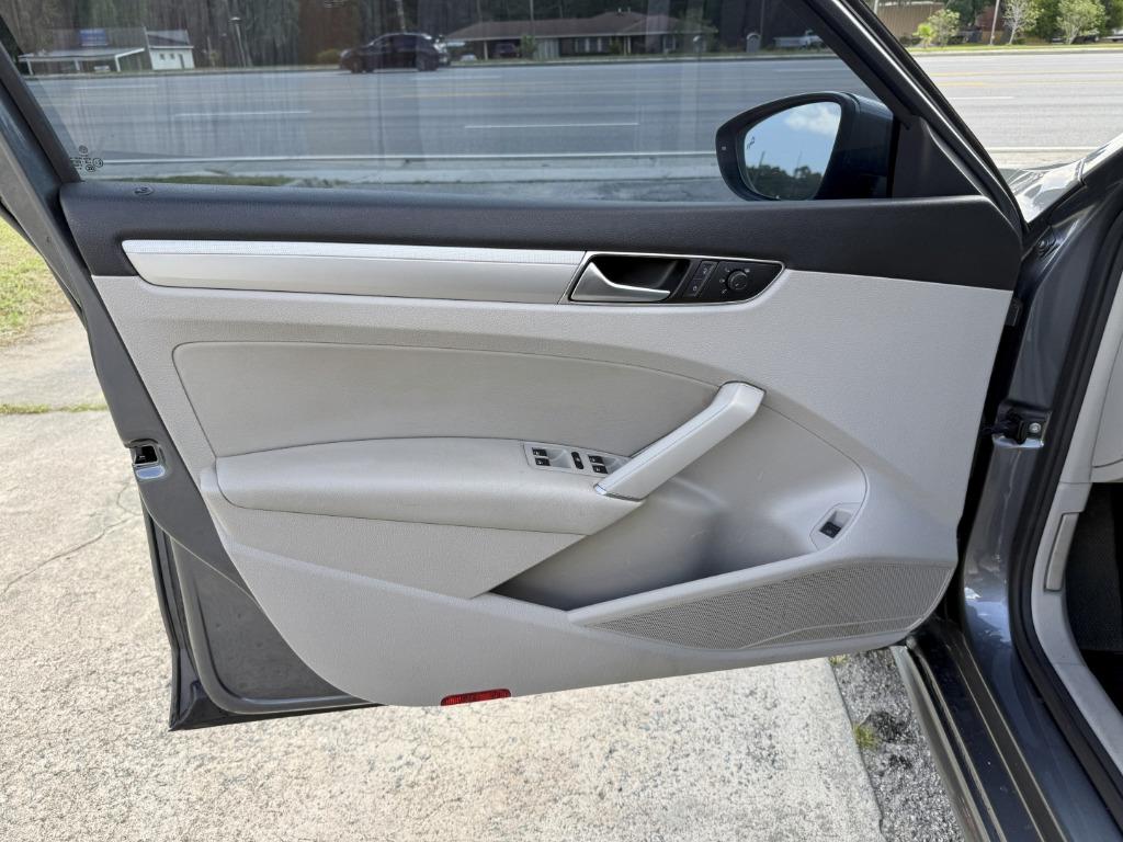 2019 Volkswagen Passat - $10,500
