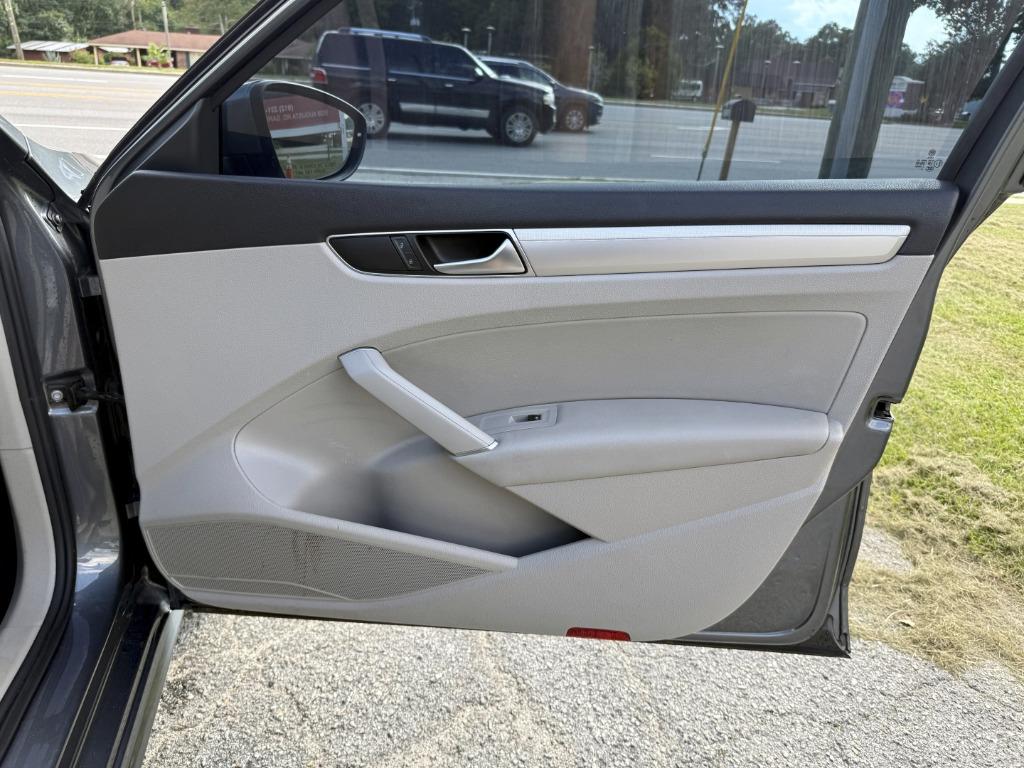 2019 Volkswagen Passat - $10,500
