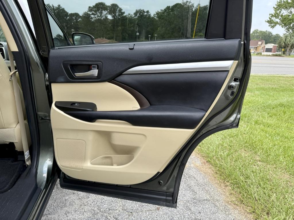 2019 Toyota Highlander - $26,000