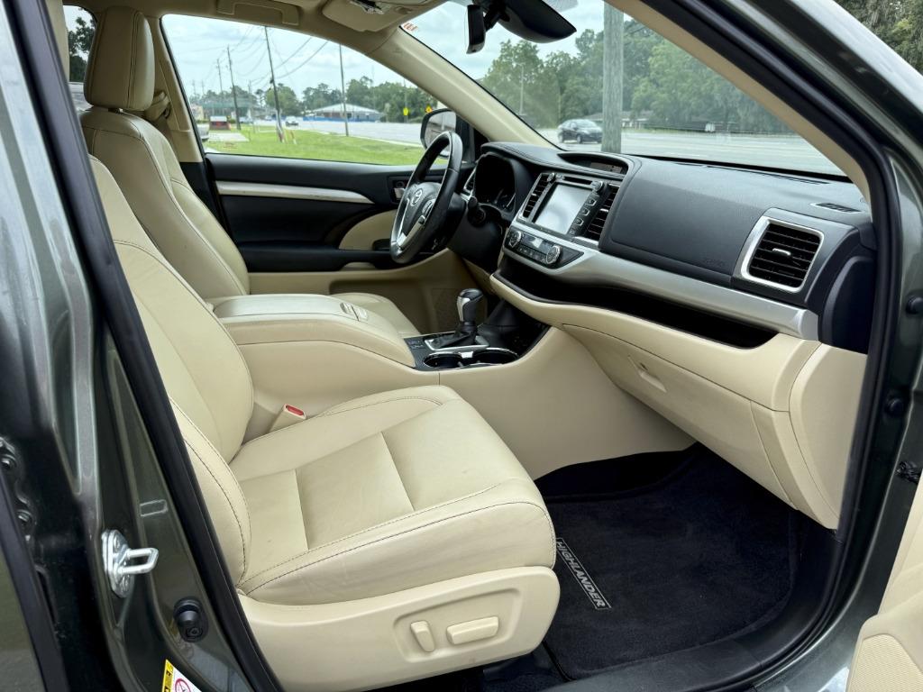 2019 Toyota Highlander - $26,000