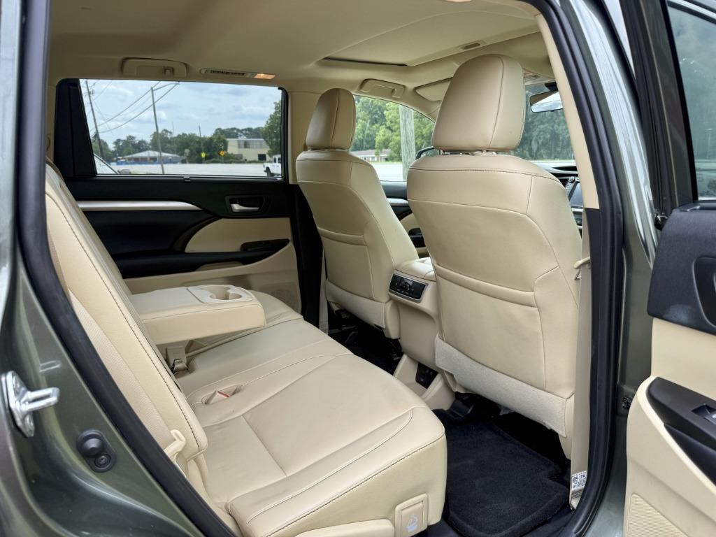 2019 Toyota Highlander - $26,000