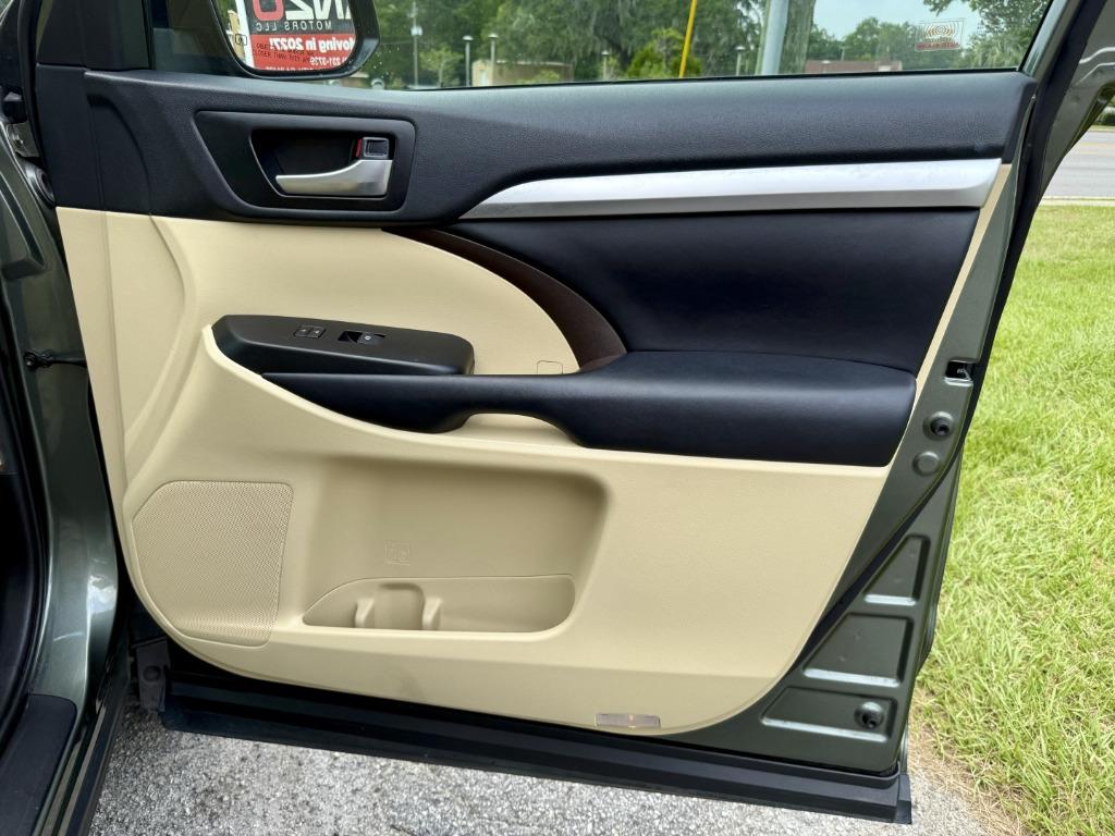 2019 Toyota Highlander - $26,000
