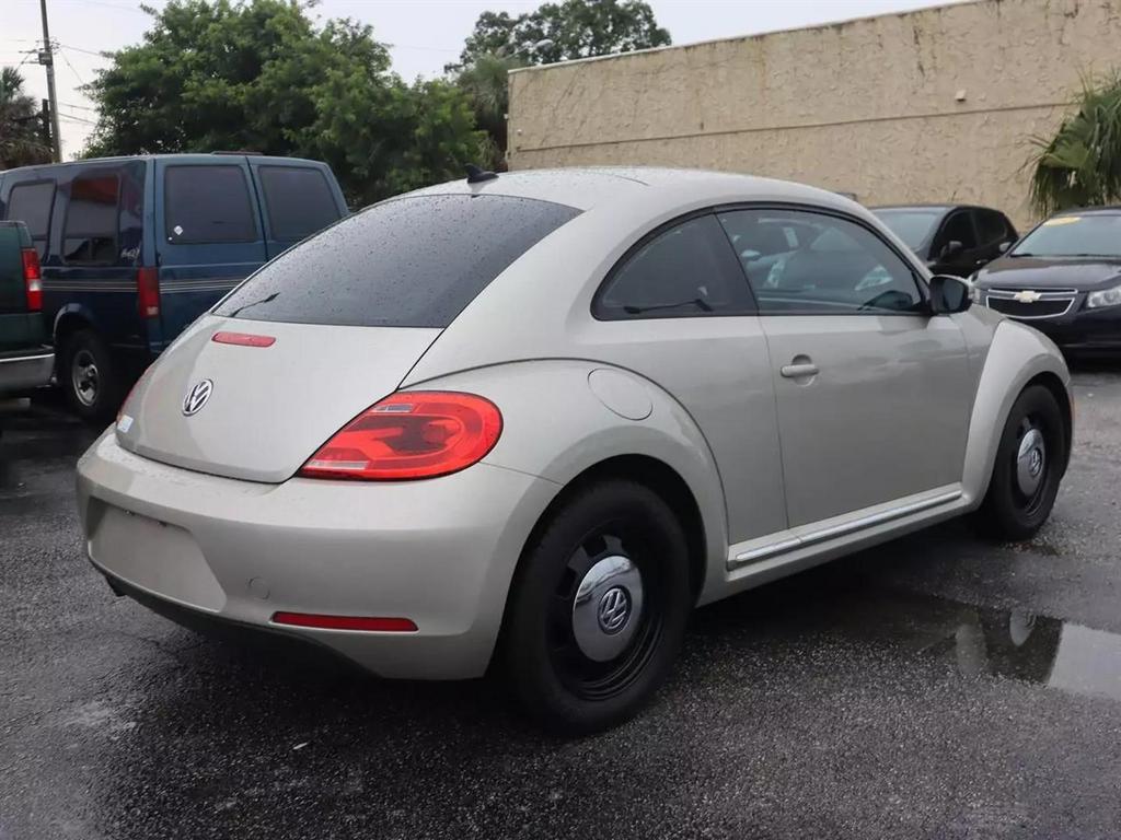 2015 Volkswagen Beetle 1.8T Hatchback 2D photo