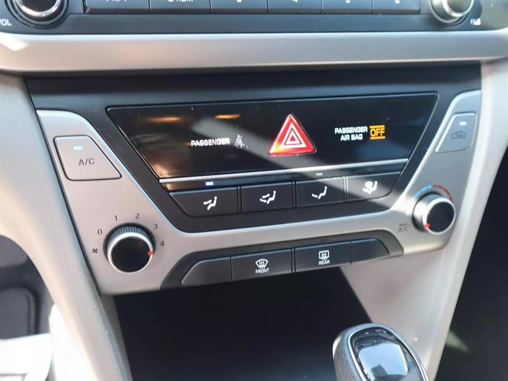 2018 Hyundai Elantra SE Sedan 4D photo