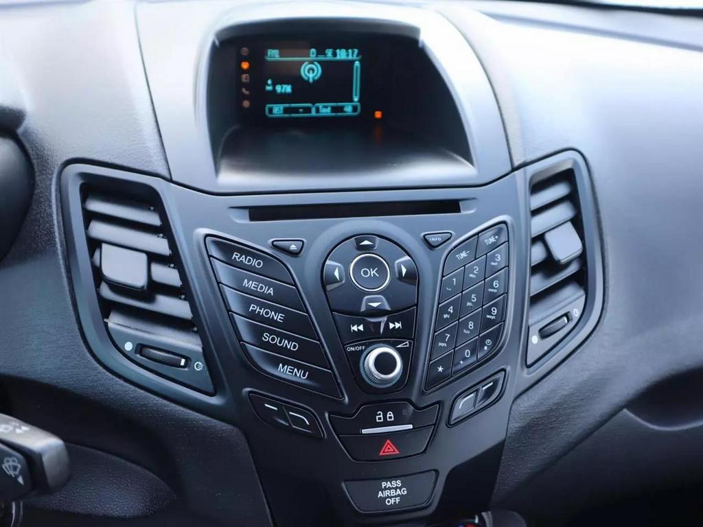 2017 Ford Fiesta SE Hatchback 4D photo
