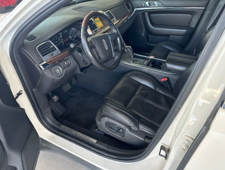 2009 Lincoln MKS photo
