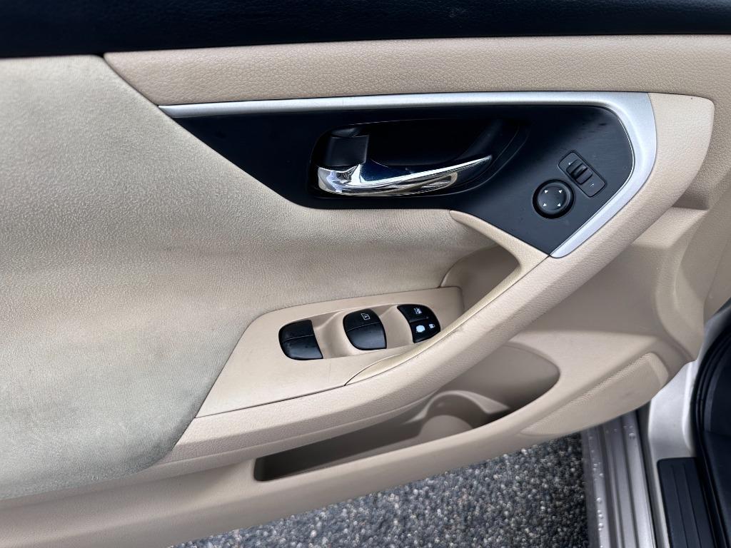 2015 Nissan Altima - $9,800