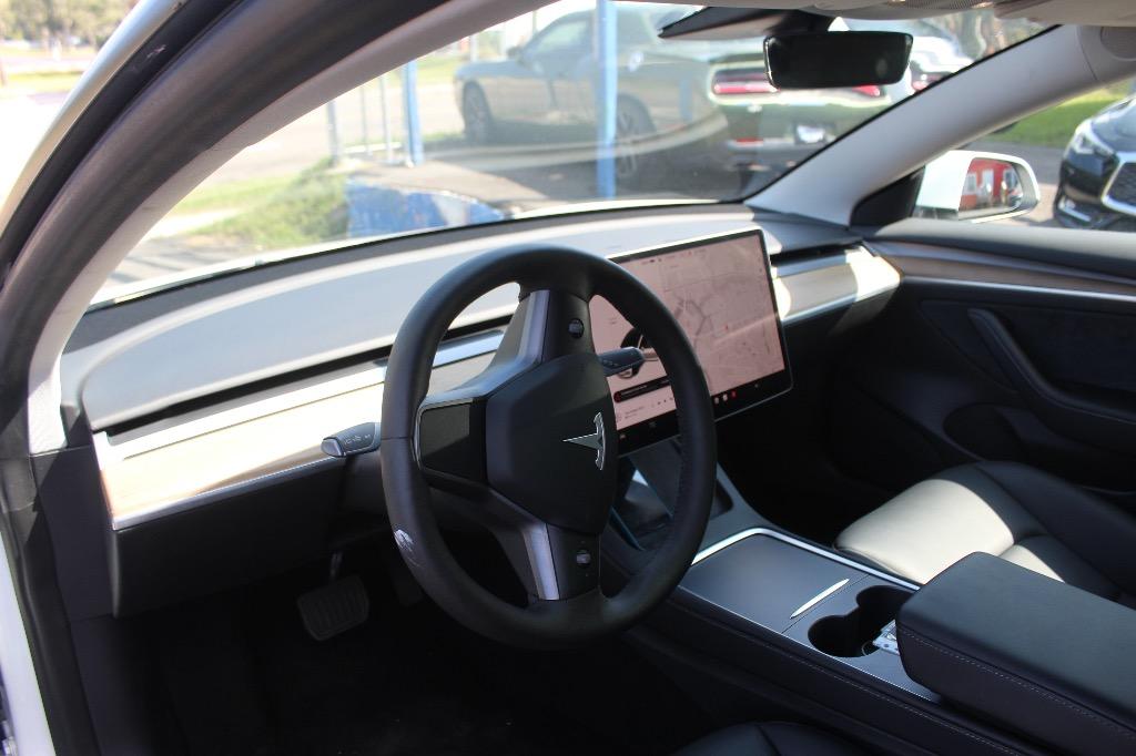 2022 Tesla Model 3 Standard Range Plus photo