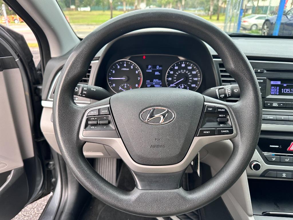 2017 Hyundai Elantra SE photo