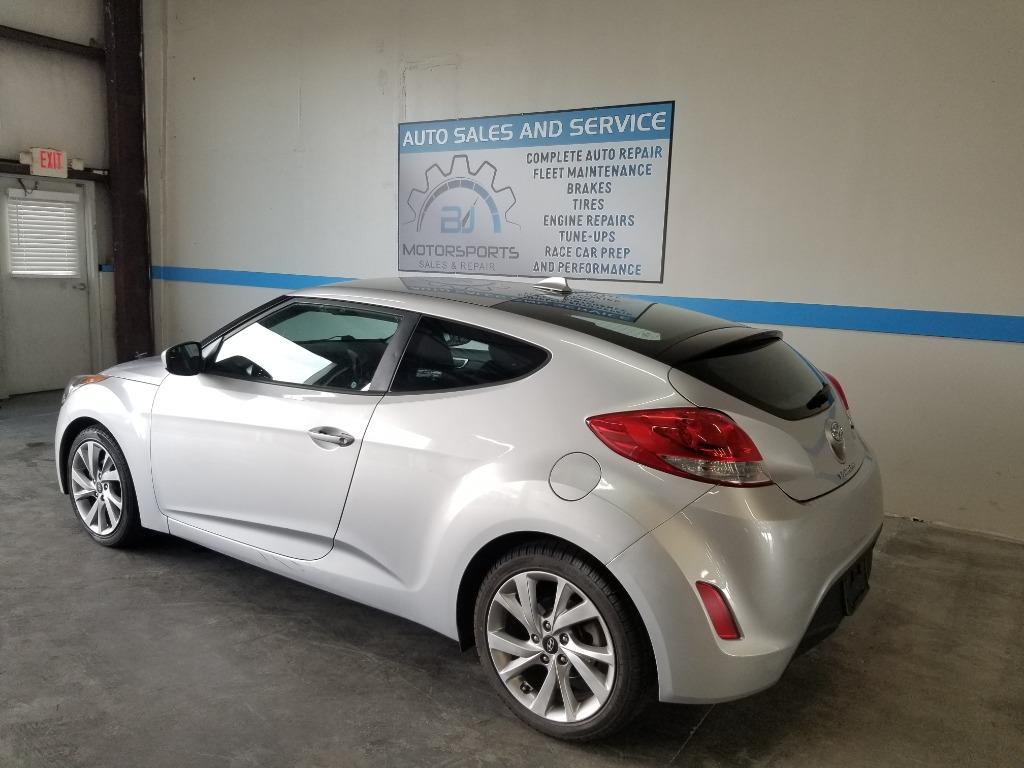 2017 Hyundai Veloster photo