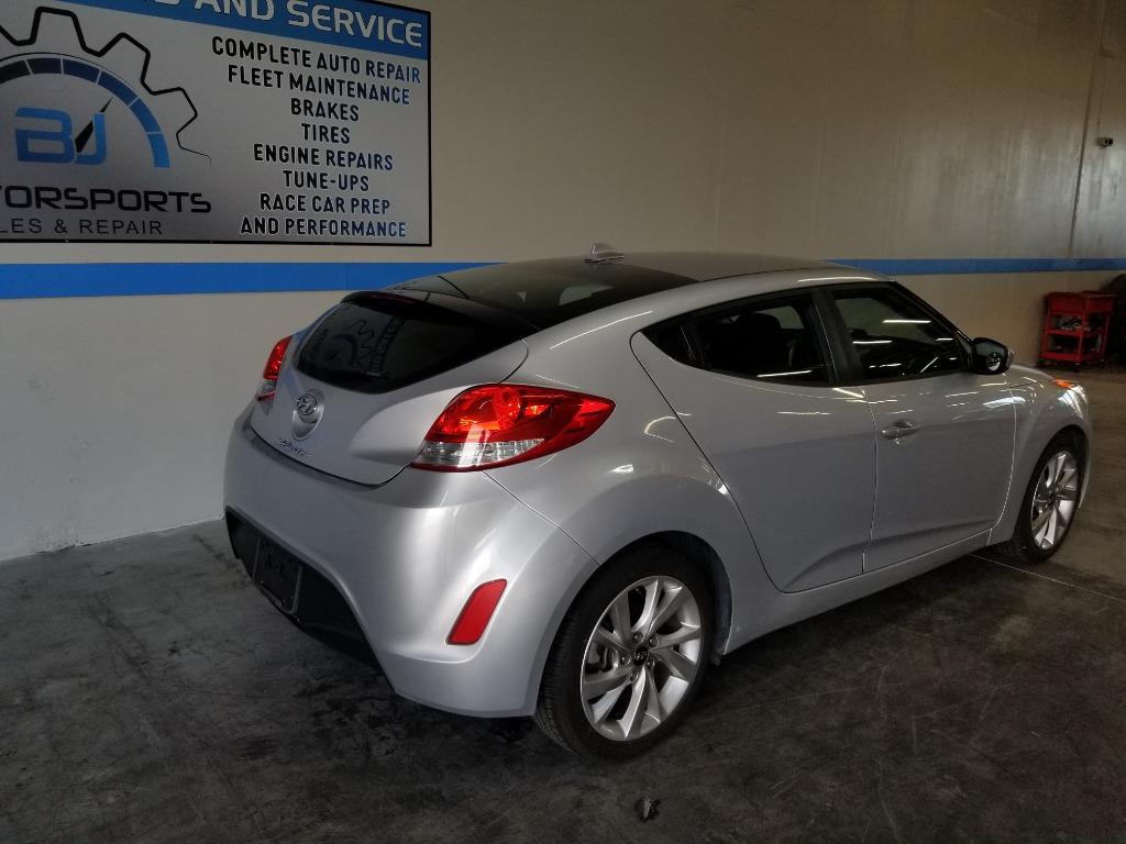 2017 Hyundai Veloster photo