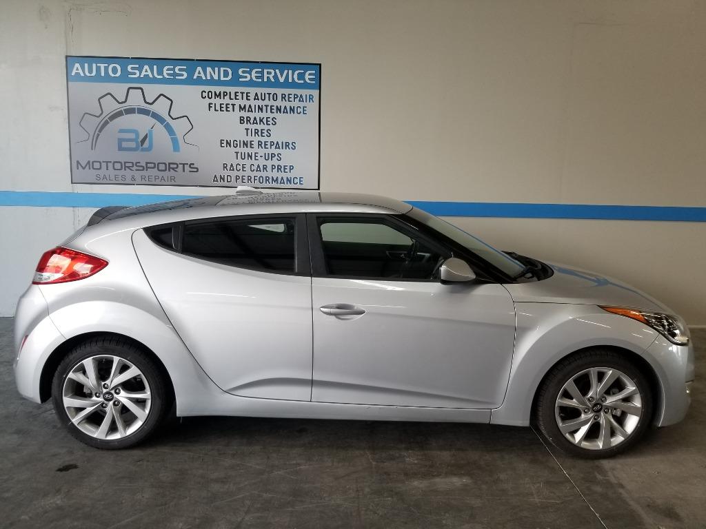 2017 Hyundai Veloster photo