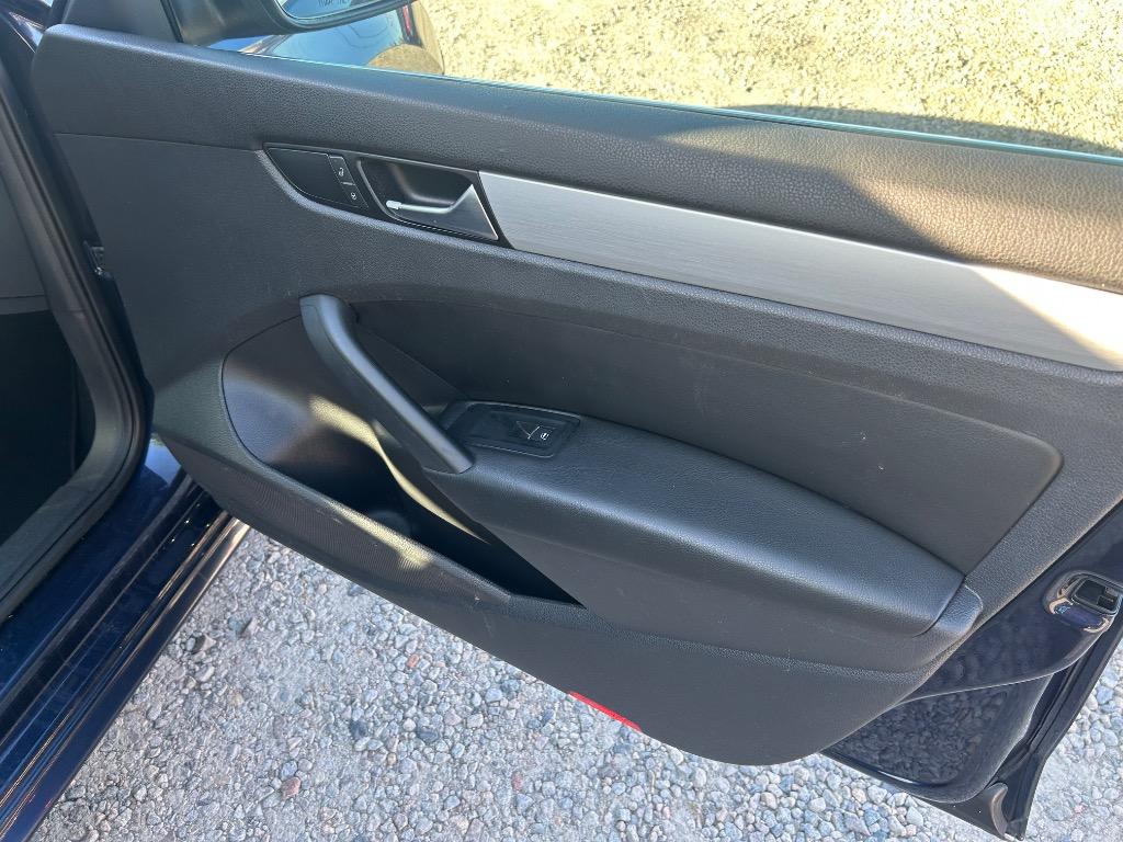 2013 Volkswagen Passat - $9,295