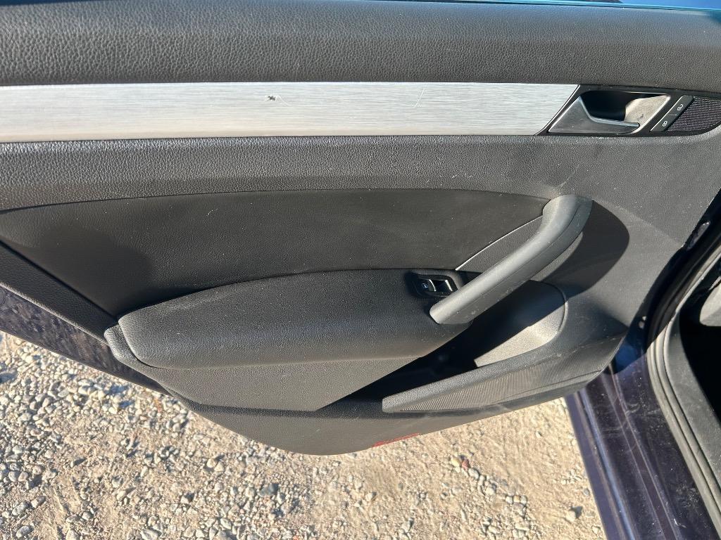 2013 Volkswagen Passat - $9,295