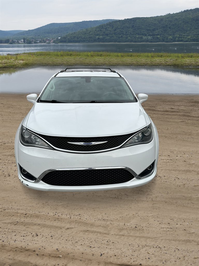 2019 Chrysler Pacifica Touring L photo