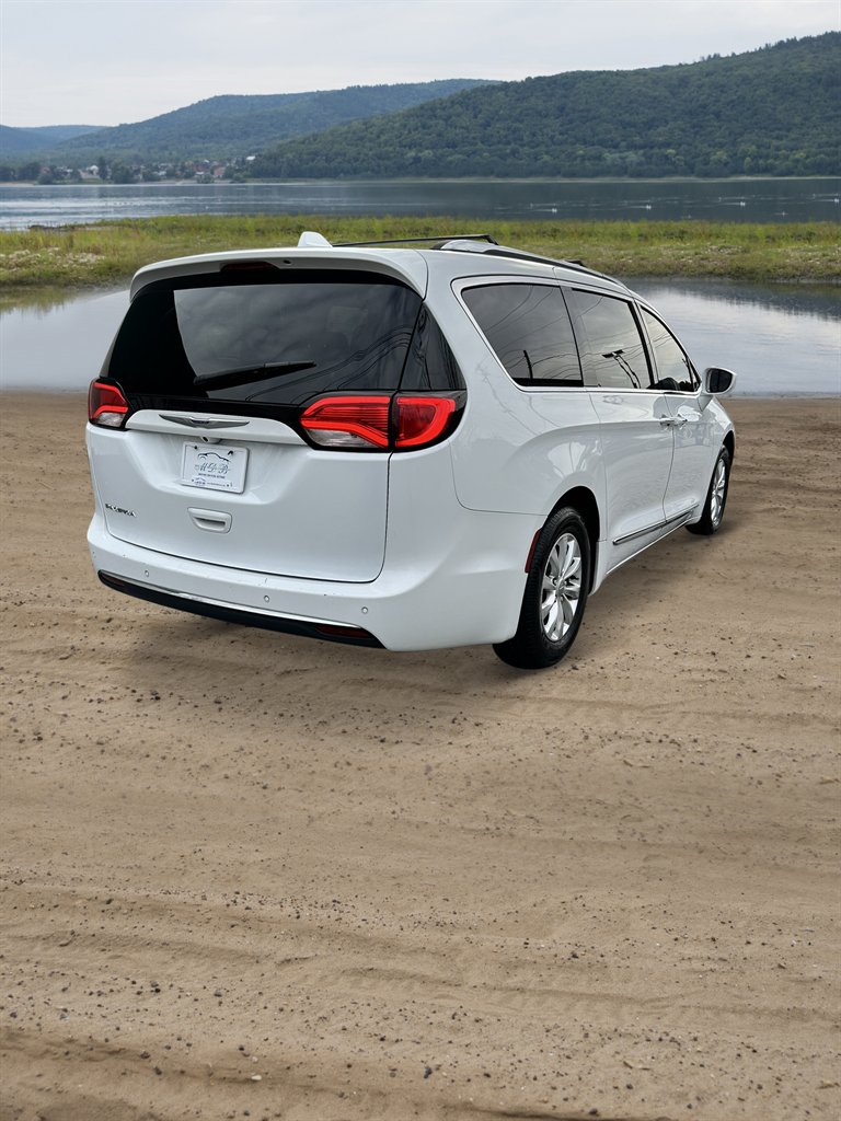 2019 Chrysler Pacifica Touring L photo