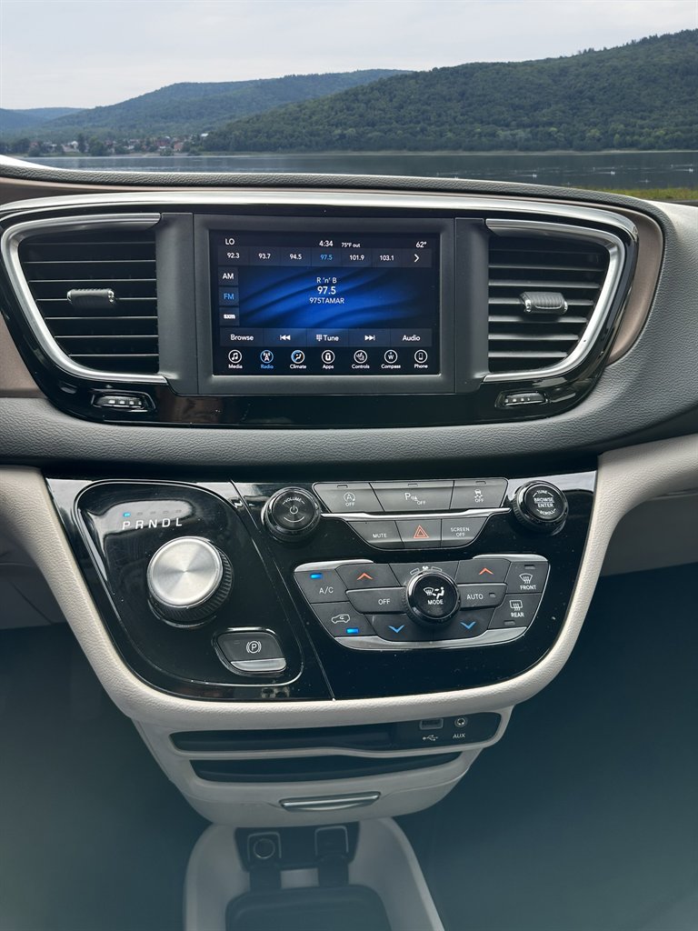 2019 Chrysler Pacifica Touring L photo