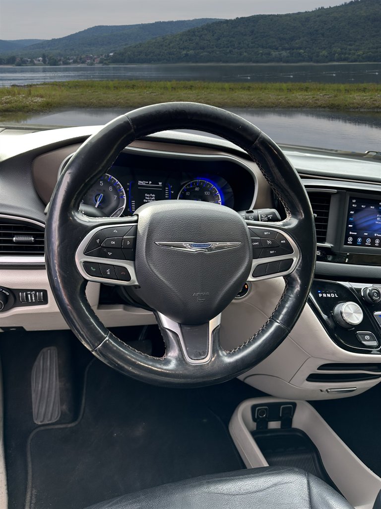 2019 Chrysler Pacifica Touring L photo