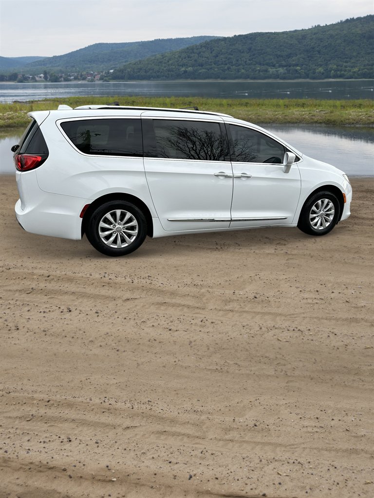 2019 Chrysler Pacifica Touring L photo