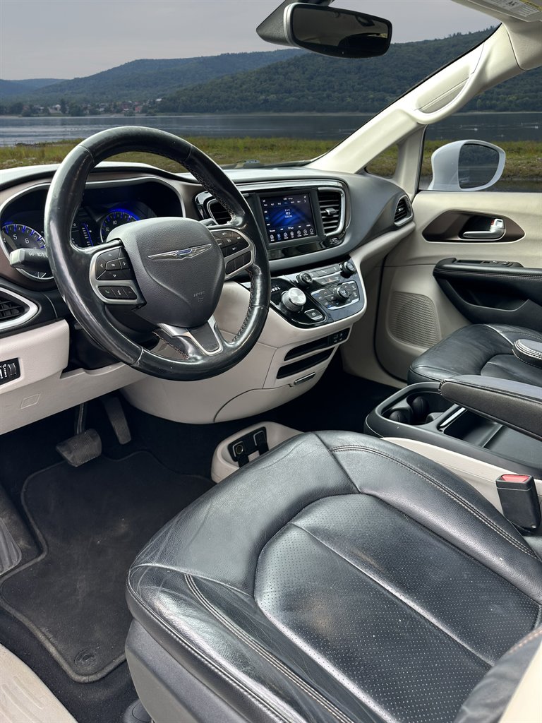 2019 Chrysler Pacifica Touring L photo