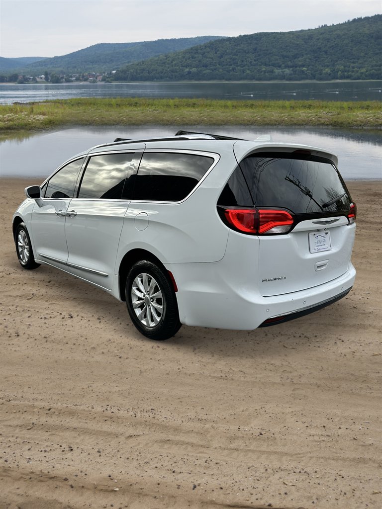 2019 Chrysler Pacifica Touring L photo