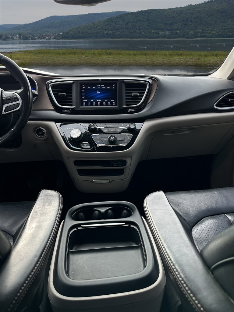 2019 Chrysler Pacifica Touring L photo