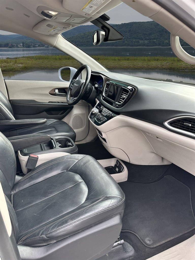 2019 Chrysler Pacifica Touring L photo