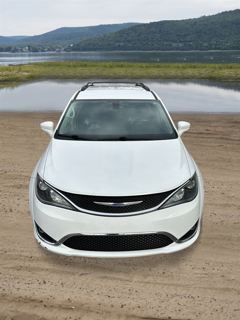2019 Chrysler Pacifica Touring L photo