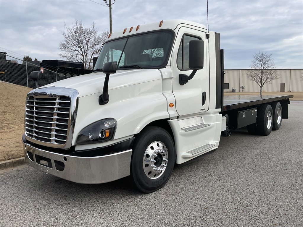 2017 Freightliner Cascadia - $78,900