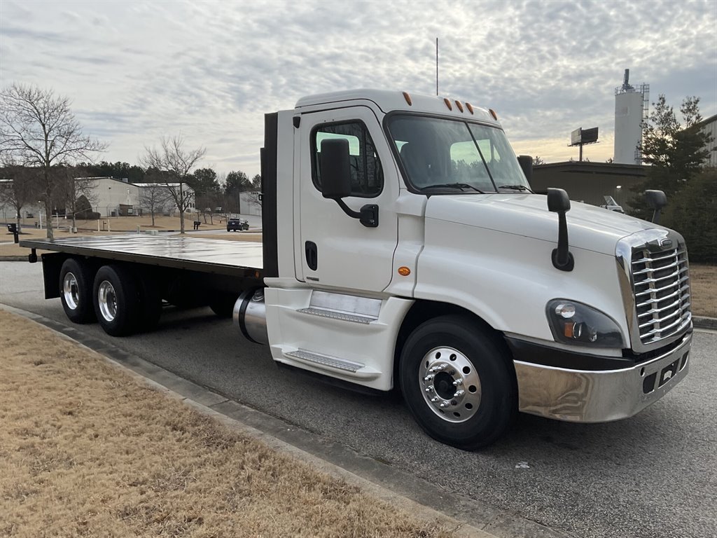 2017 Freightliner Cascadia - $78,900