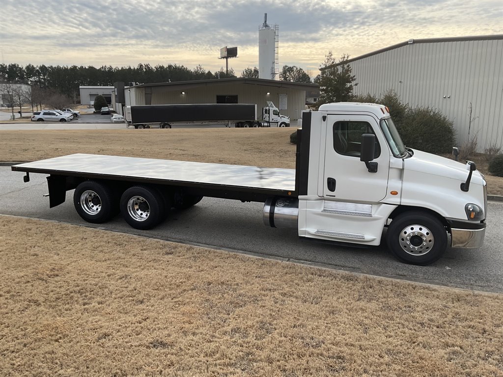 2017 Freightliner Cascadia - $78,900