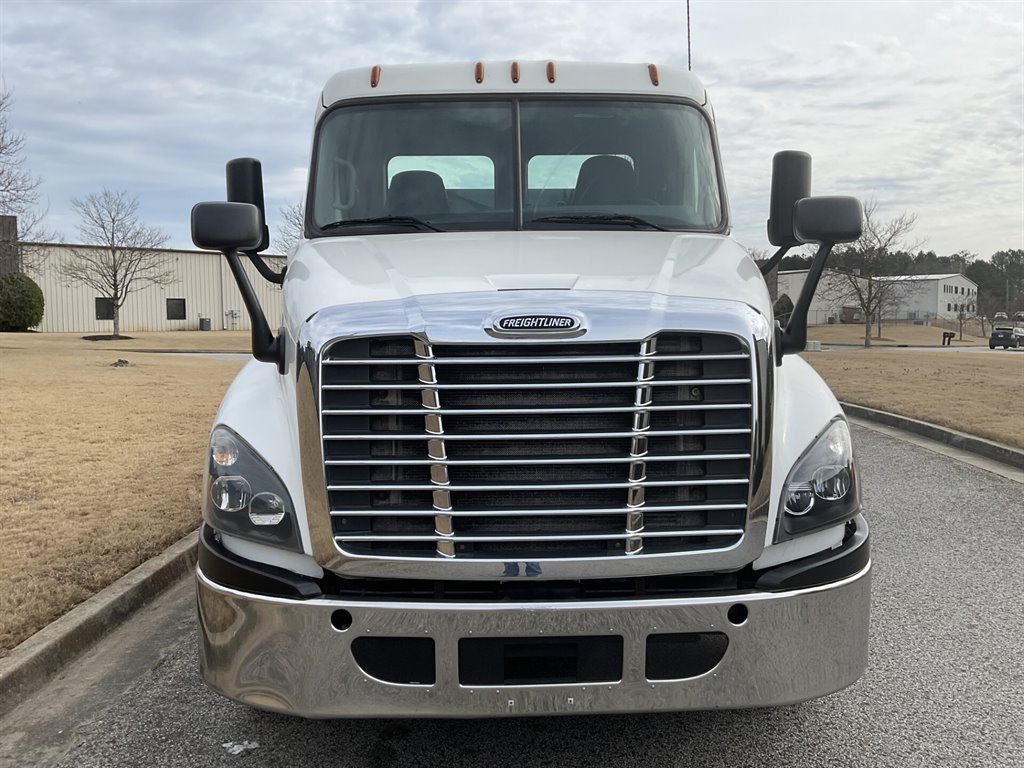 2017 Freightliner Cascadia - $78,900