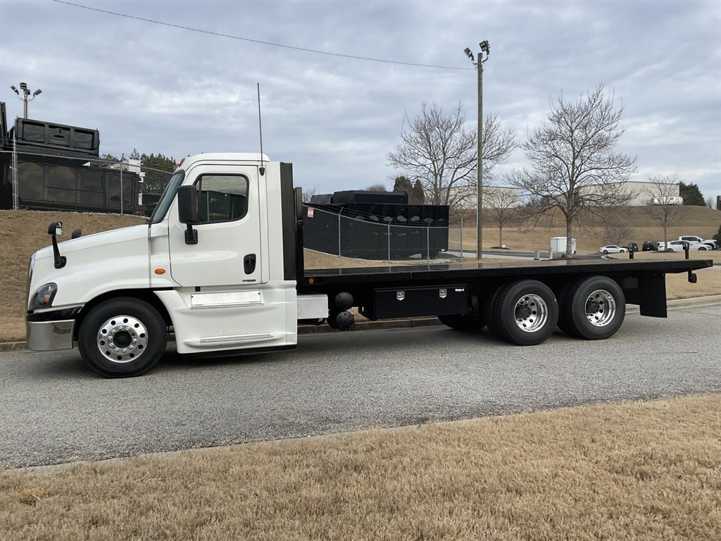 2017 Freightliner Cascadia - $78,900