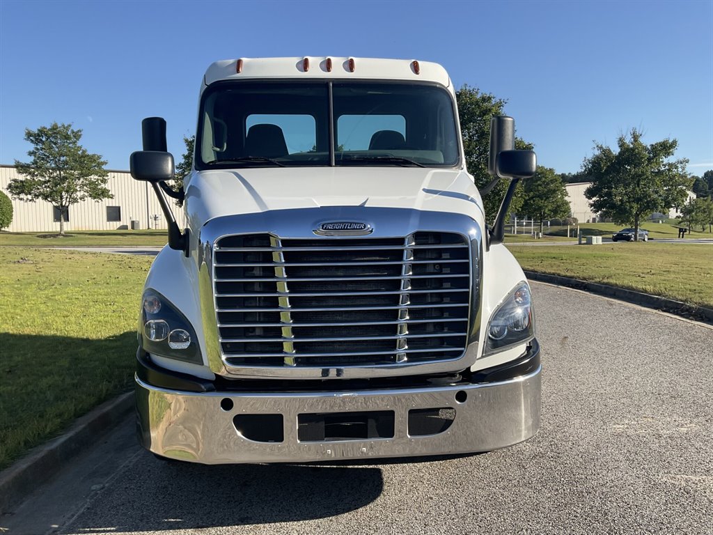 2017 Freightliner Cascadia - $68,900