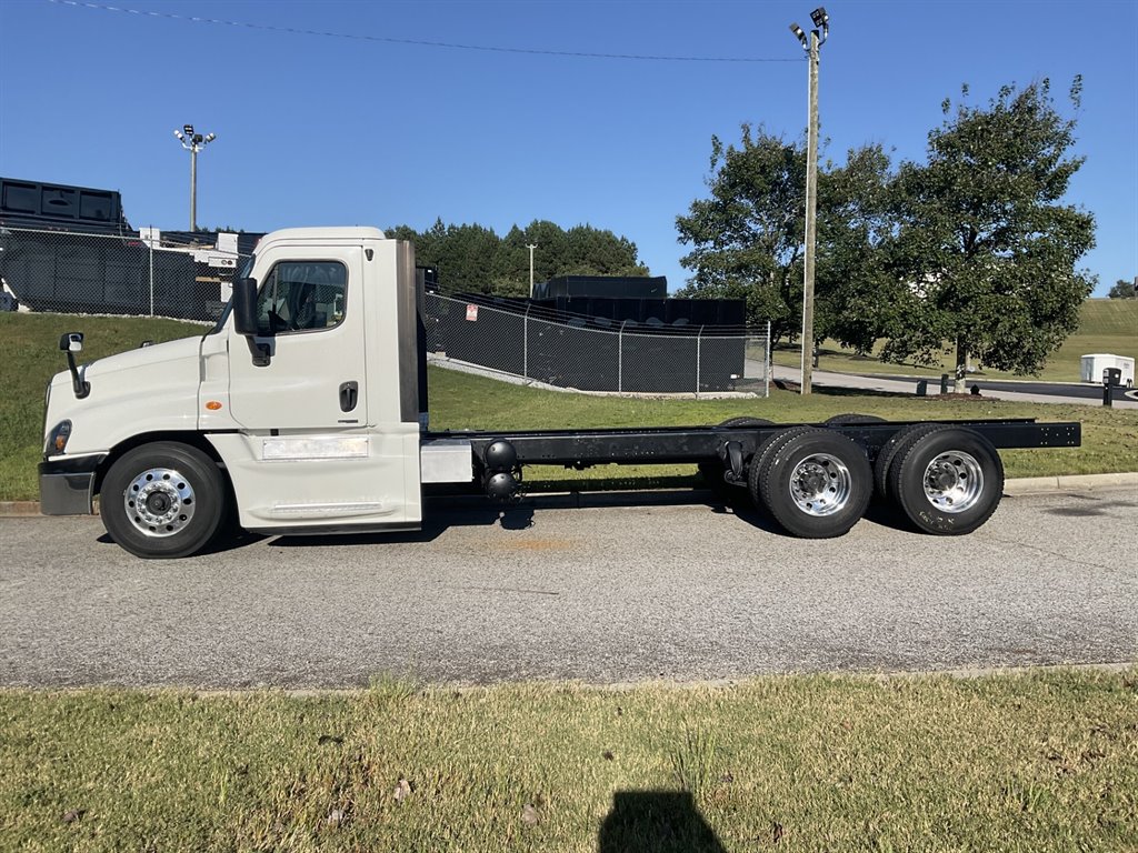 2017 Freightliner Cascadia - $68,900