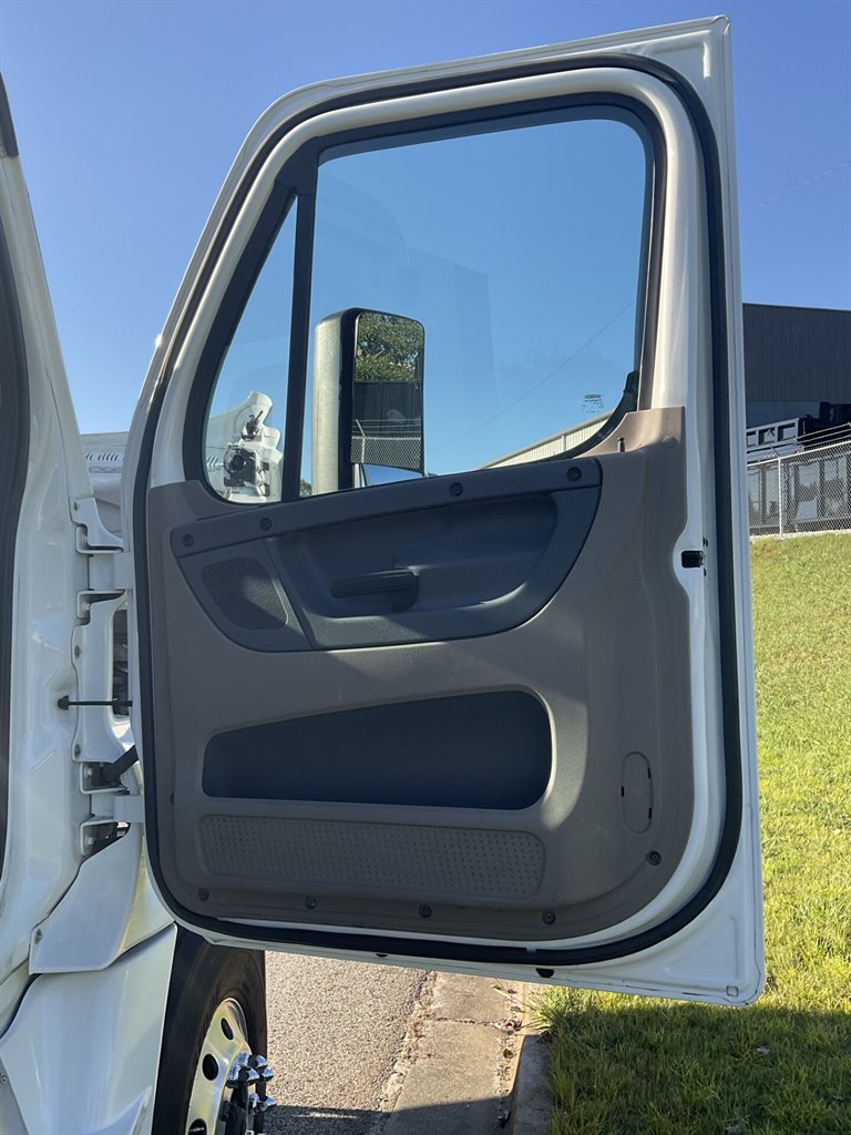2017 Freightliner Cascadia - $68,900