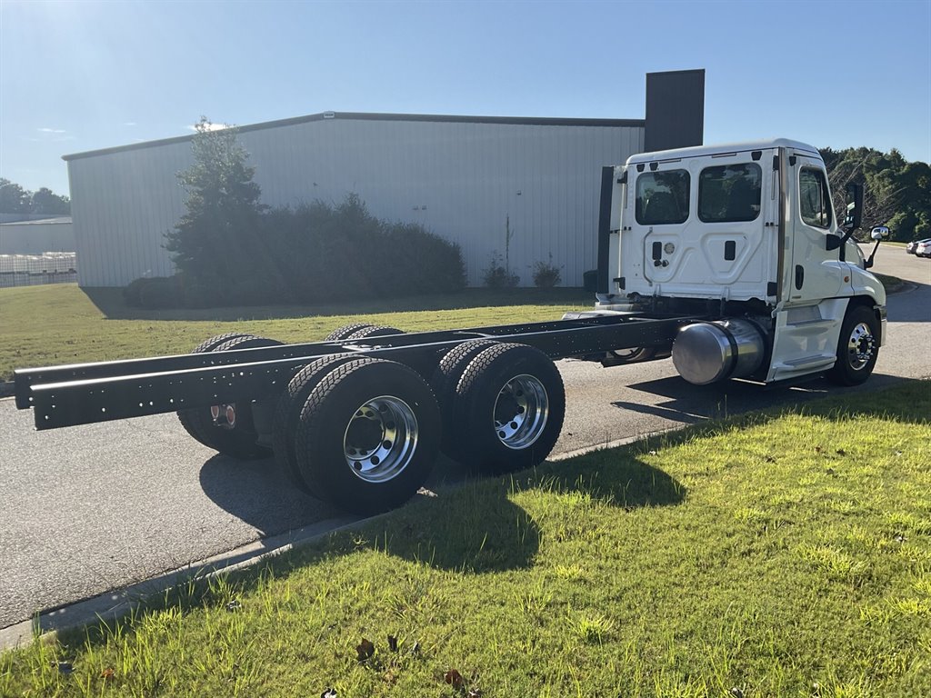 2017 Freightliner Cascadia - $68,900