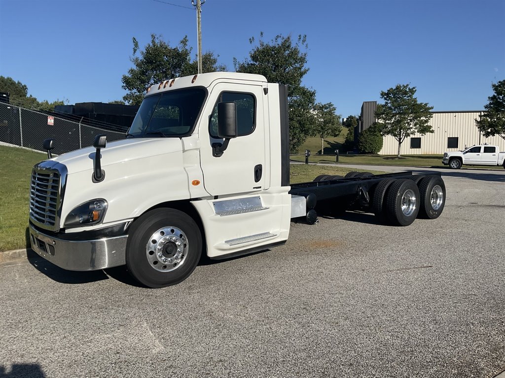 2017 Freightliner Cascadia - $68,900