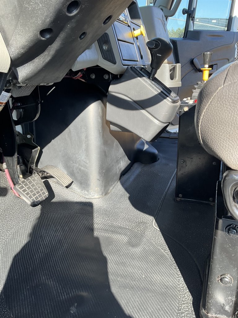 2016 International 4300 - $71,900