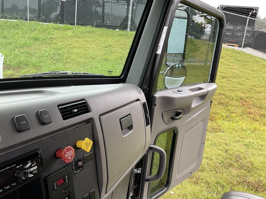2020 Petebilt 337 - $94,900