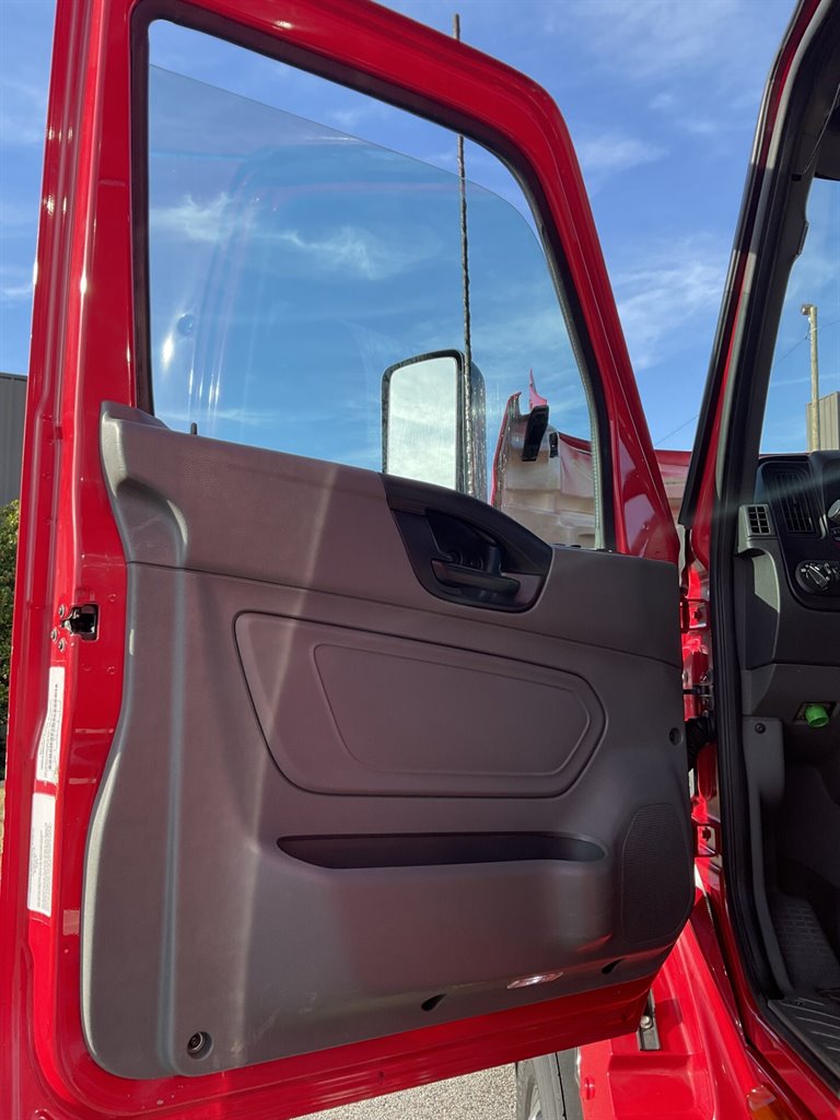 2017 Freightliner Cascadia - $37,000