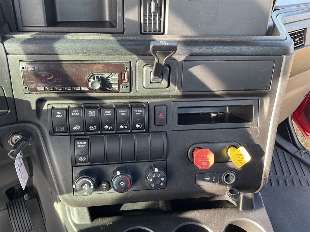 2017 Freightliner Cascadia - $37,000