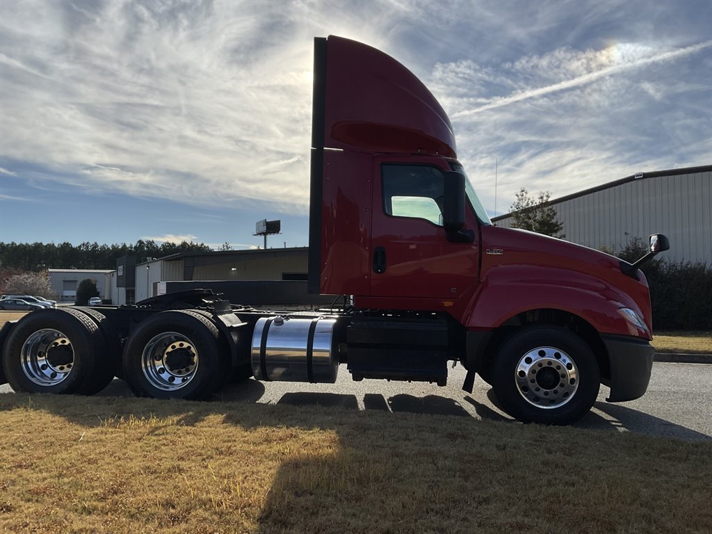 2017 Freightliner Cascadia - $37,000