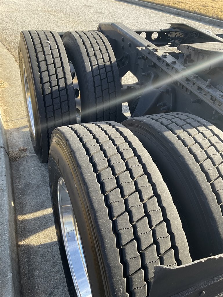 2017 Freightliner Cascadia - $37,000
