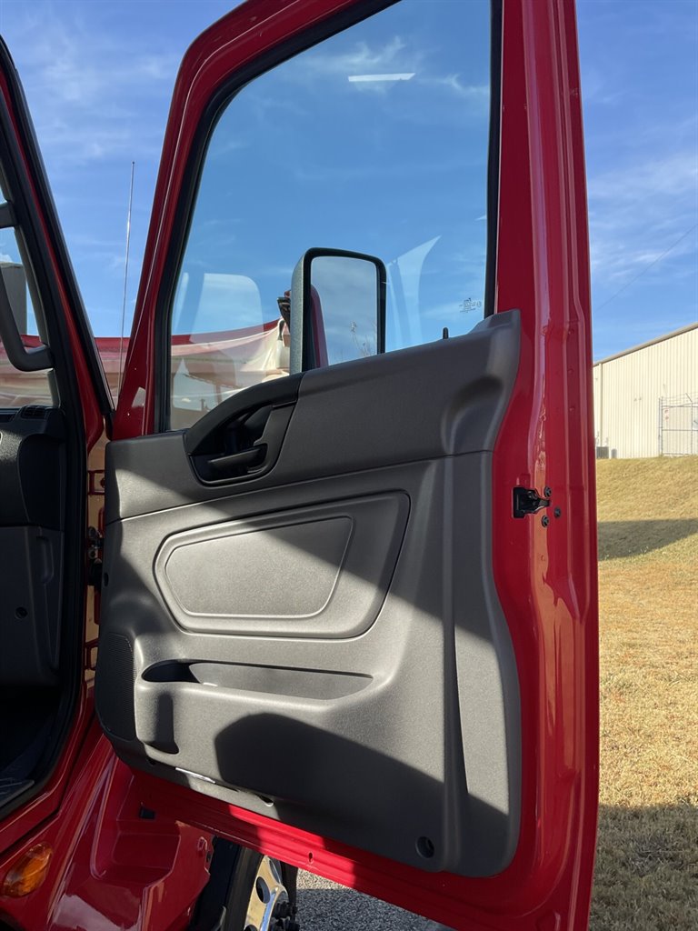 2017 Freightliner Cascadia - $37,000